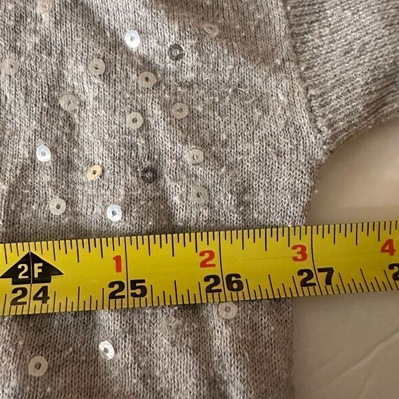 Jennifer Lopez grey sequined top - Picture 5 of 6